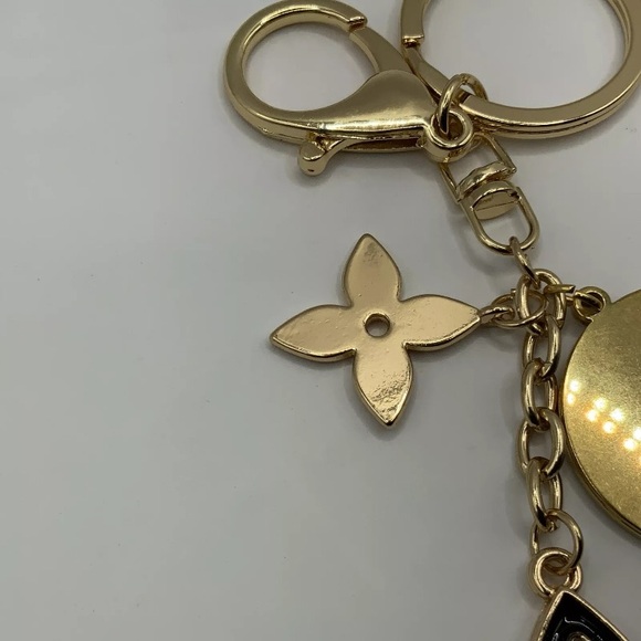 LV Louis Vuitton Bag Charm Key Holder Flower Shape & Round Monogram LV Logo - Picture 11 of 12